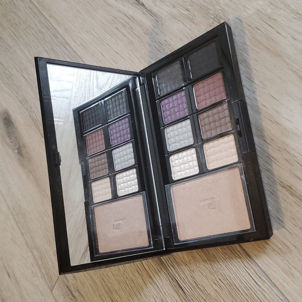 Doucce eyeshadow palette